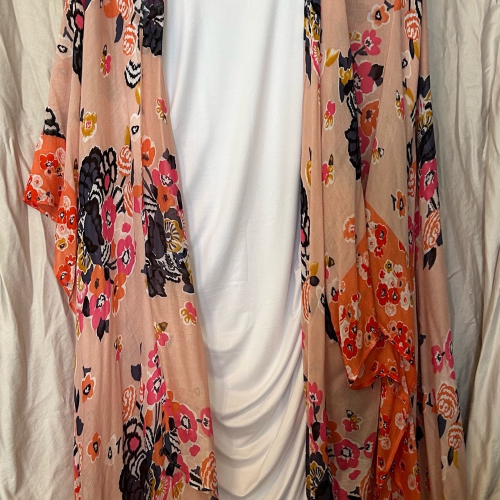 White bodycon rouged dress size xl paired with a kimono by Moss Rose